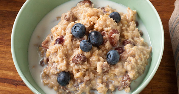 https://www.motts.com/images/recipes/share/slow-cooker-apple-cinnamon-oatmeal.jpg