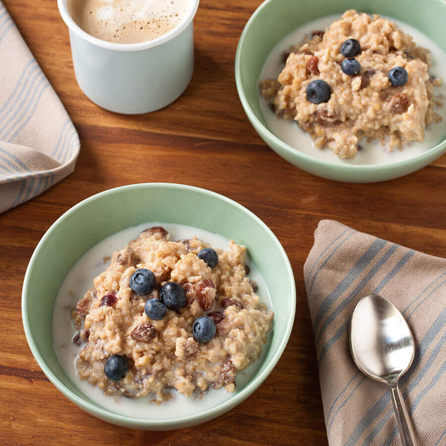 https://www.motts.com/images/recipes/slow-cooker-apple-cinnamon-oatmeal.jpg